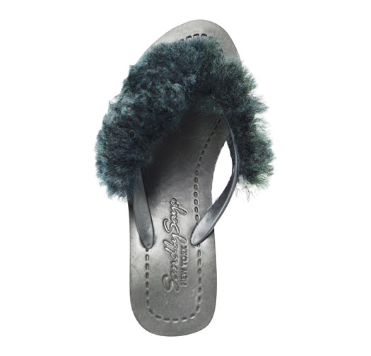 シープファー - ブラック 本物の毛皮で装飾されたレディース ハイウェッジ フリップフロップサンダル